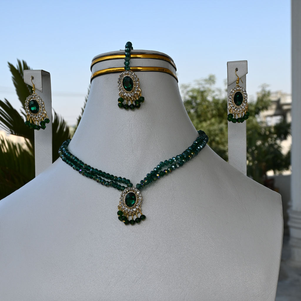 Sparkling Ovel Studded Necklace