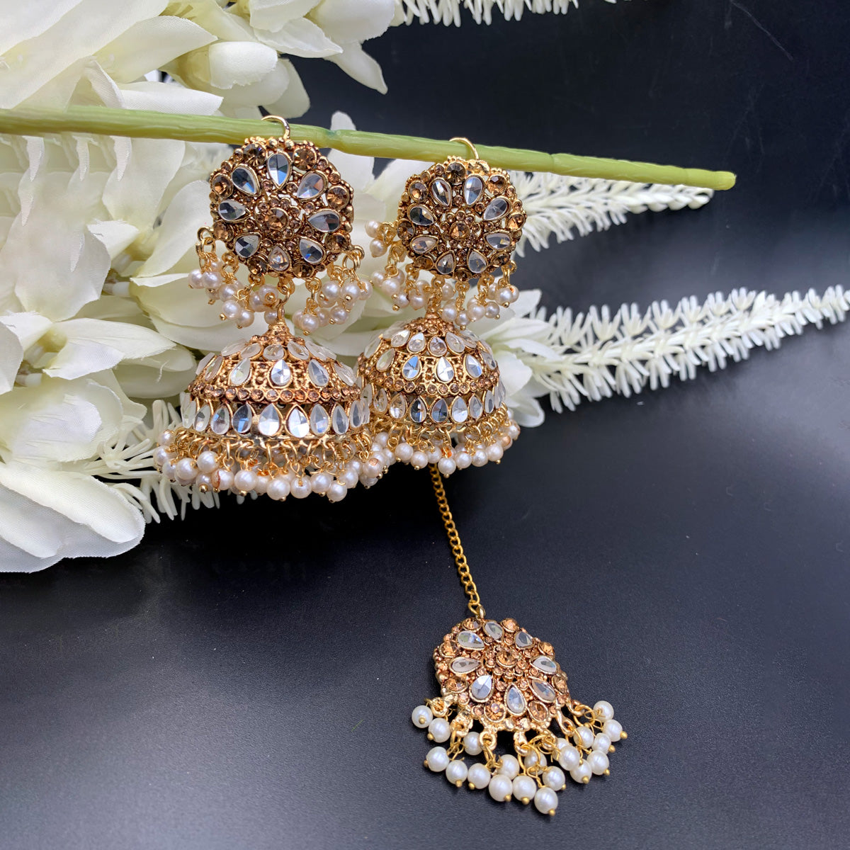 Kundan Jhumar Earrings With Teeka