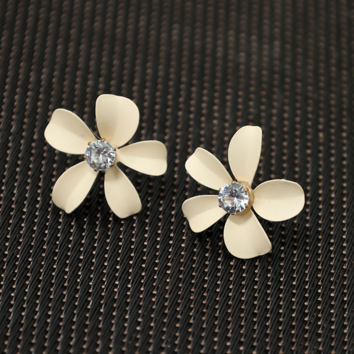 Amelia Earrings Set - Image 2